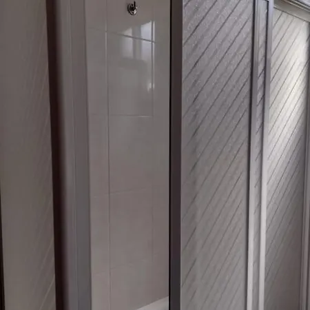 Lägenhet De 3 Y Un Bano Sin Cocina En *